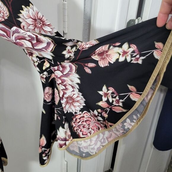 Prelude floral bell sleeve blouse - Picture 3 of 8